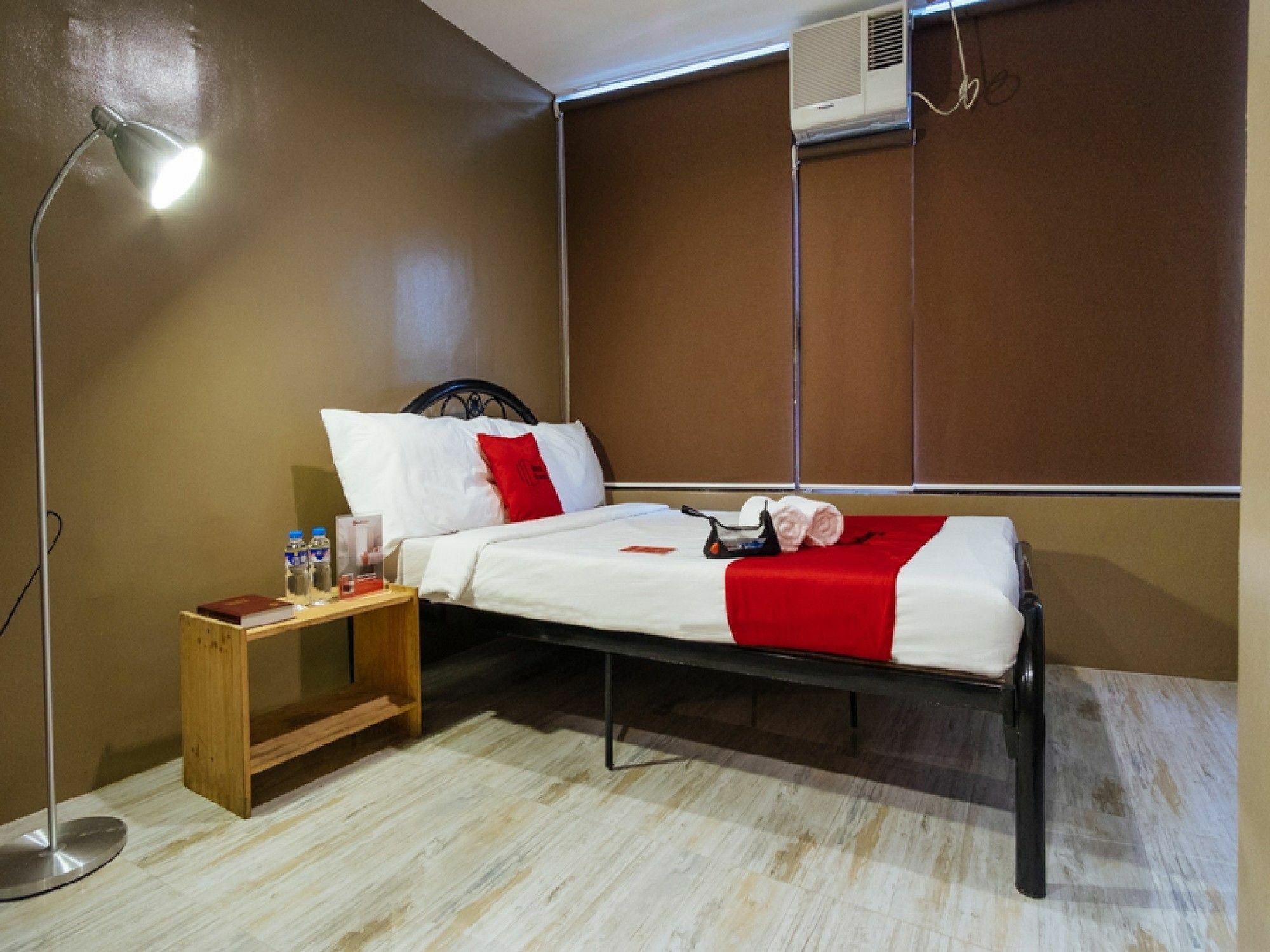 Reddoorz At Hotel Rosemarie 帕赛 外观 照片